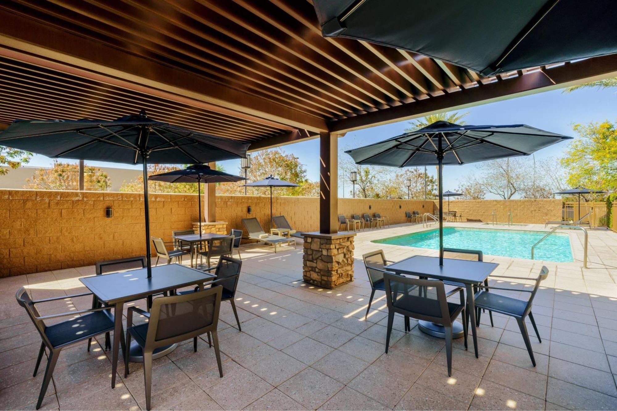 Courtyard By Marriott Phoenix Mesa Gateway Airport Extérieur photo